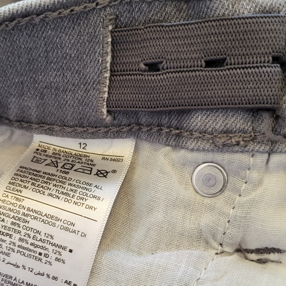 5/$13 Old Navy Jeans - Picture 3 of 4